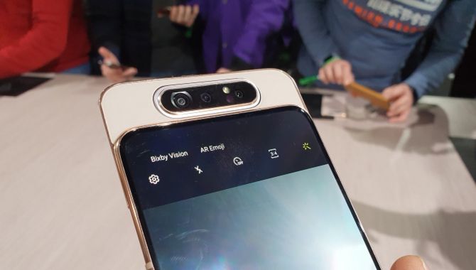 Overblik: Ny Galaxy A-serie fra Samsung og delte meninger om pop-up kameraer