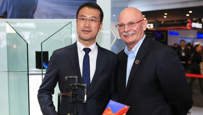 Huawei Mate X vinder pris på MWC2019