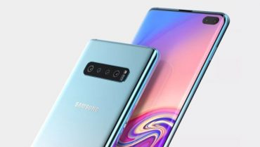 Billeder viser Samsung Galaxy S10 med stort hul i skærmen