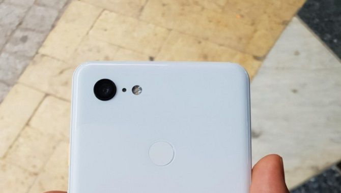 Google Pixel 3 XL i “Clearly White” lækket