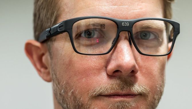 Intels nye, smarte brille ligner rent faktisk en brille