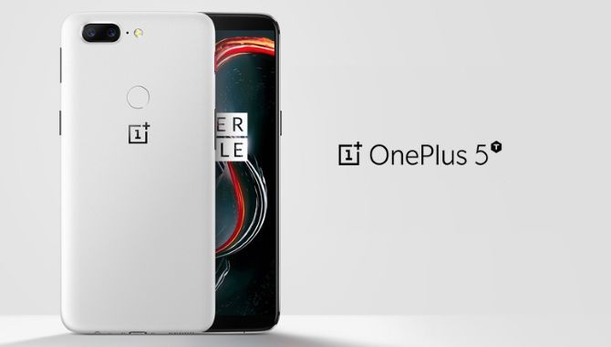 Her er OnePlus 5T med hvid Sandstone-bagside