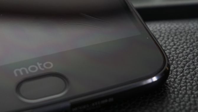 Skærmen i Motorolas brudsikre Moto Z2 Force har en stor svaghed