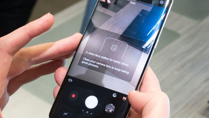 Samsung Galaxy S8 minder dig om at gøre kameraet rent