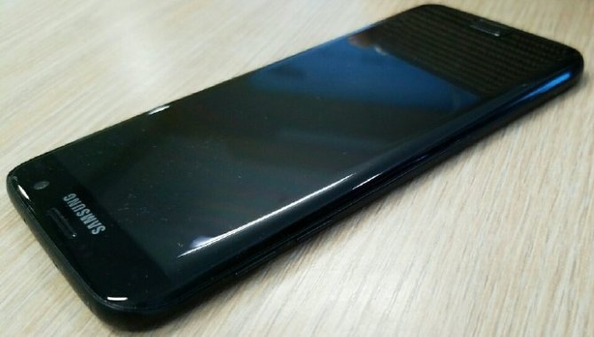Samsung Galaxy S7 i blank sort farve får snart debut