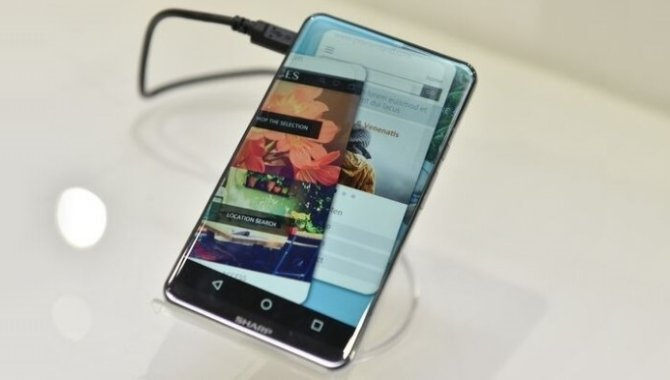 Sharp Corner R: Ny, vild smartphone med kurvede hjørner