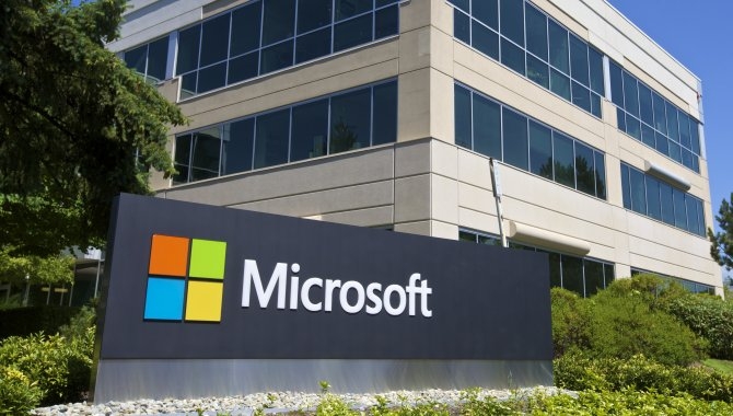 Microsoft trækker sig ud af smartphoneløbet