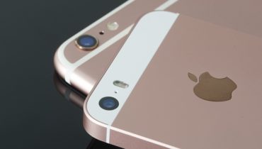 Anmeldernes dom: Apple iPhone SE er lille og genial