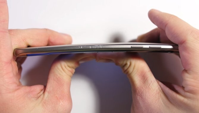 Samsung Galaxy S7 edge udsat for første bøjetest
