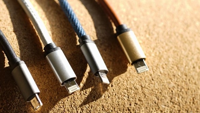 Oplad både iPhones og Android-smartphones med nyt kabel