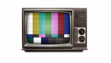 Slut med analog TV i morgen – sådan undgår du sort skærm