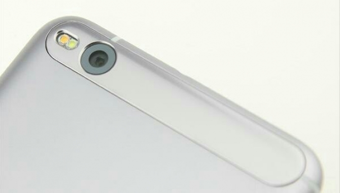 HTC går nye designveje: One X9 billeder lækket