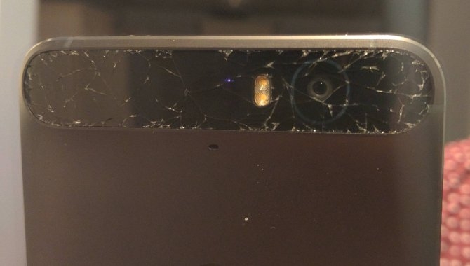 Flere Nexus 6P-ejere melder om splintret glas bagpå