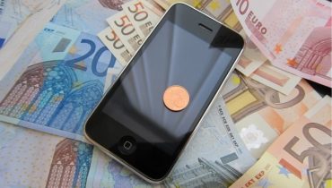EU vedtager afskaffelsen af de dyre roaming-afgifter