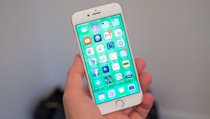Apple: Vi vil ikke sælge telefonabonnementer