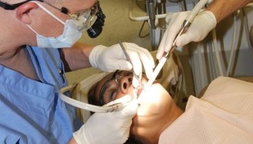 Ind med implantaterne og ud med tandlægeskrækken [TIP]