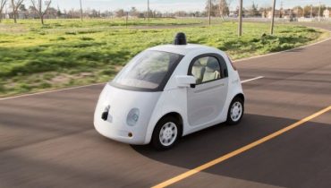 Googles selvkørende biler slippes løs i trafikken