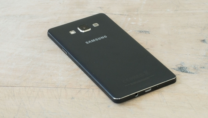 Samsung Galaxy A7 – Flot men mangler den sidste finish [TEST]