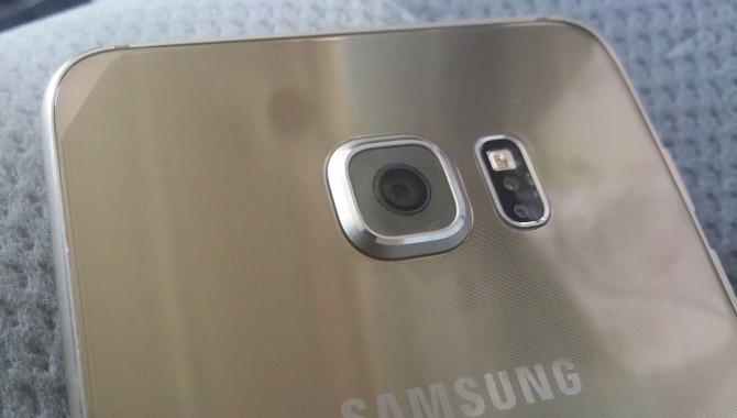 Større Samsung Galaxy S6 Plus lækket på billeder