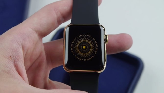 Se unboxing af Apple Watch i guld til 82.000 kroner