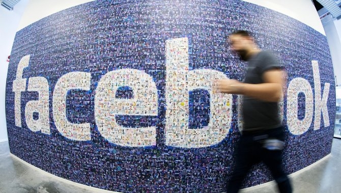 Besvær med EU: Facebook truer med færre funktioner