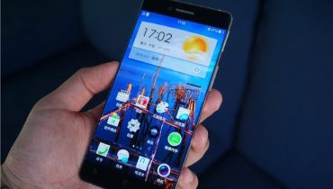 Se stort galleri af OPPO R7 med den minimale kant