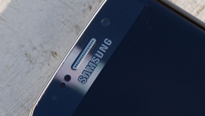 Se Samsungs anderledes Galaxy S6 Edge unboxing videoer