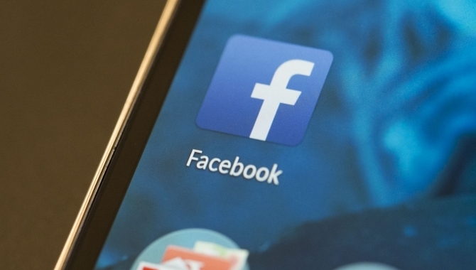 Facebook klar med light-app