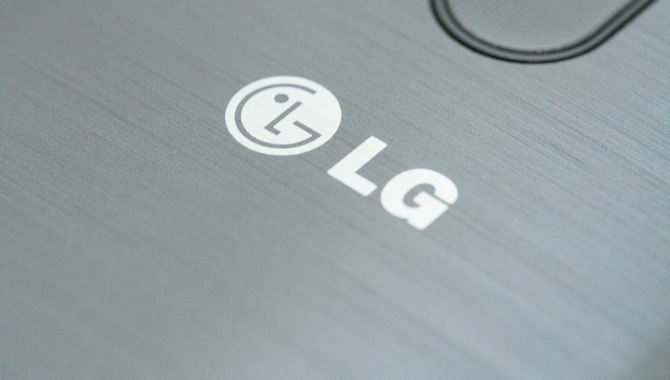 LG overhaler Samsung på kanterne