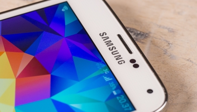 Samsung Galaxy S6 rygtes buer på begge sider