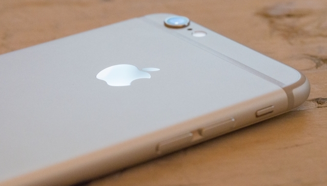 Apple iPhone 6: Den gyldne middelvej [TEST]