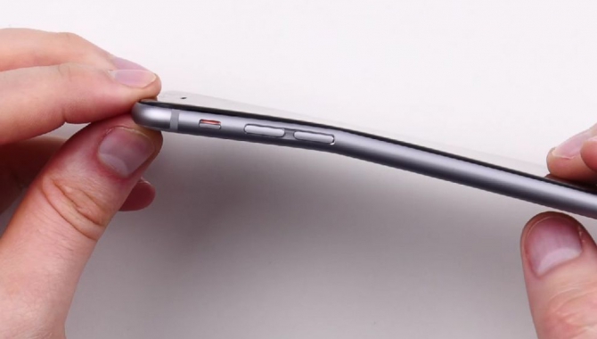 Apple: Det er uhyre få iPhones, der bøjer