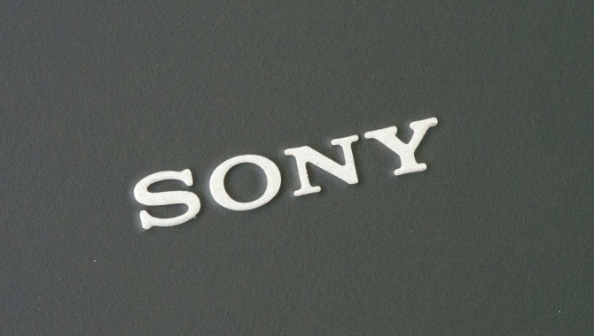 Sony skruer forventningerne drastisk ned