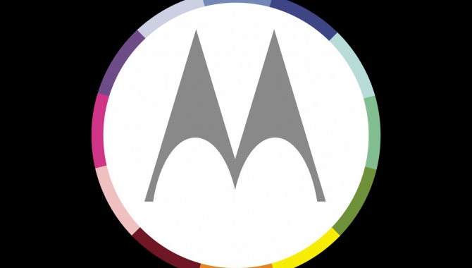 Moto X+1: topmobil med læderstue