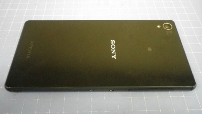 Sony Xperia Z3 vist indvendig og udvendig