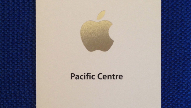 Sam Sung sælger Apple visitkort
