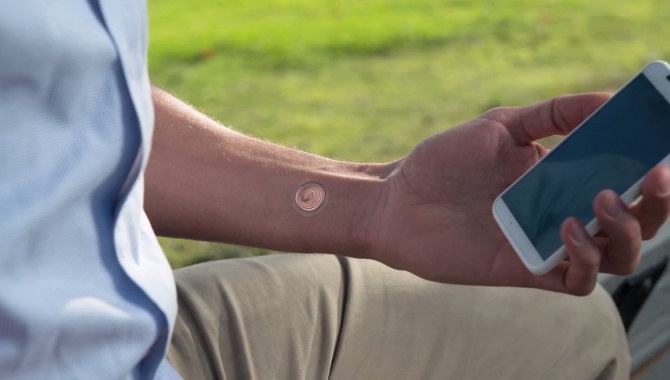 Lås mobilen op med digital tatovering