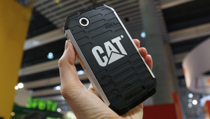 Caterpillars Cat B15 smartphone dukker op i video – se den her