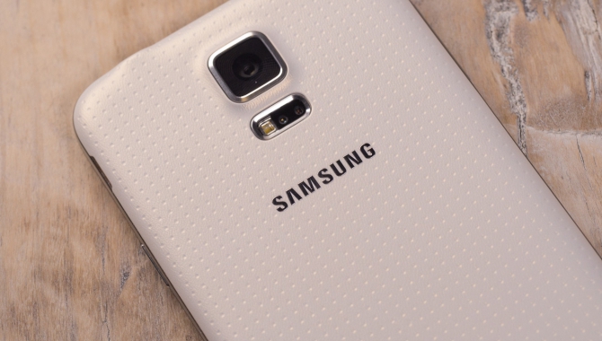 Samsung Galaxy S5 med krystaller
