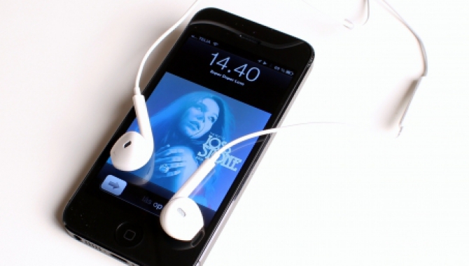Musik på mobilen – Hvornår er det lovligt? [BAGGRUND]