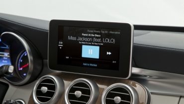 Mercedes tablet på instrumentbordet huser CarPlay – se videoen her