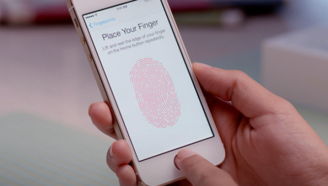 Apple arbejder på fix til fingeraftrykslæseren på iPhone 5S