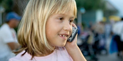 Mobilen kan skade børns hørelse