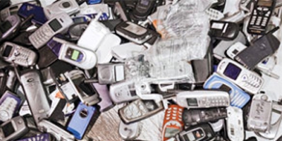 Gamle mobiltelefoner ender i skuffen