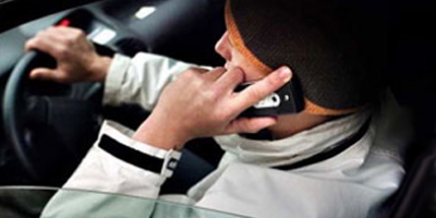 Politiet udskriver flere bøder for mobilsnak i bilen