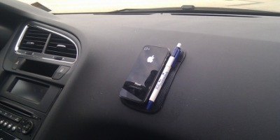 Nanogrip – effektiv og smart mobilholder til bilen