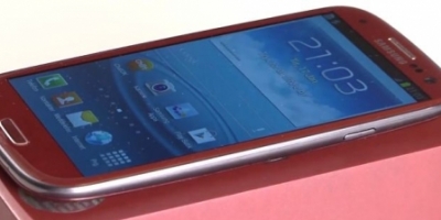 Kom tæt på den røde Samsung Galaxy S III