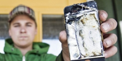 Se en iPhone gå i brand i lommen på 17-årig