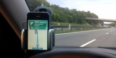 Se navigationen på iPhone 4S tale dansk