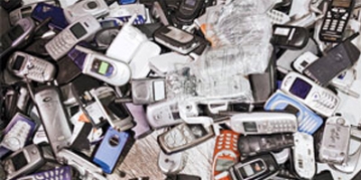 Vi køber færre mobiler – for første gang i tre år